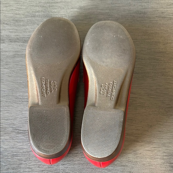 SAS Red Leather Loafers with Stitched Pattern - Picture 6 of 8